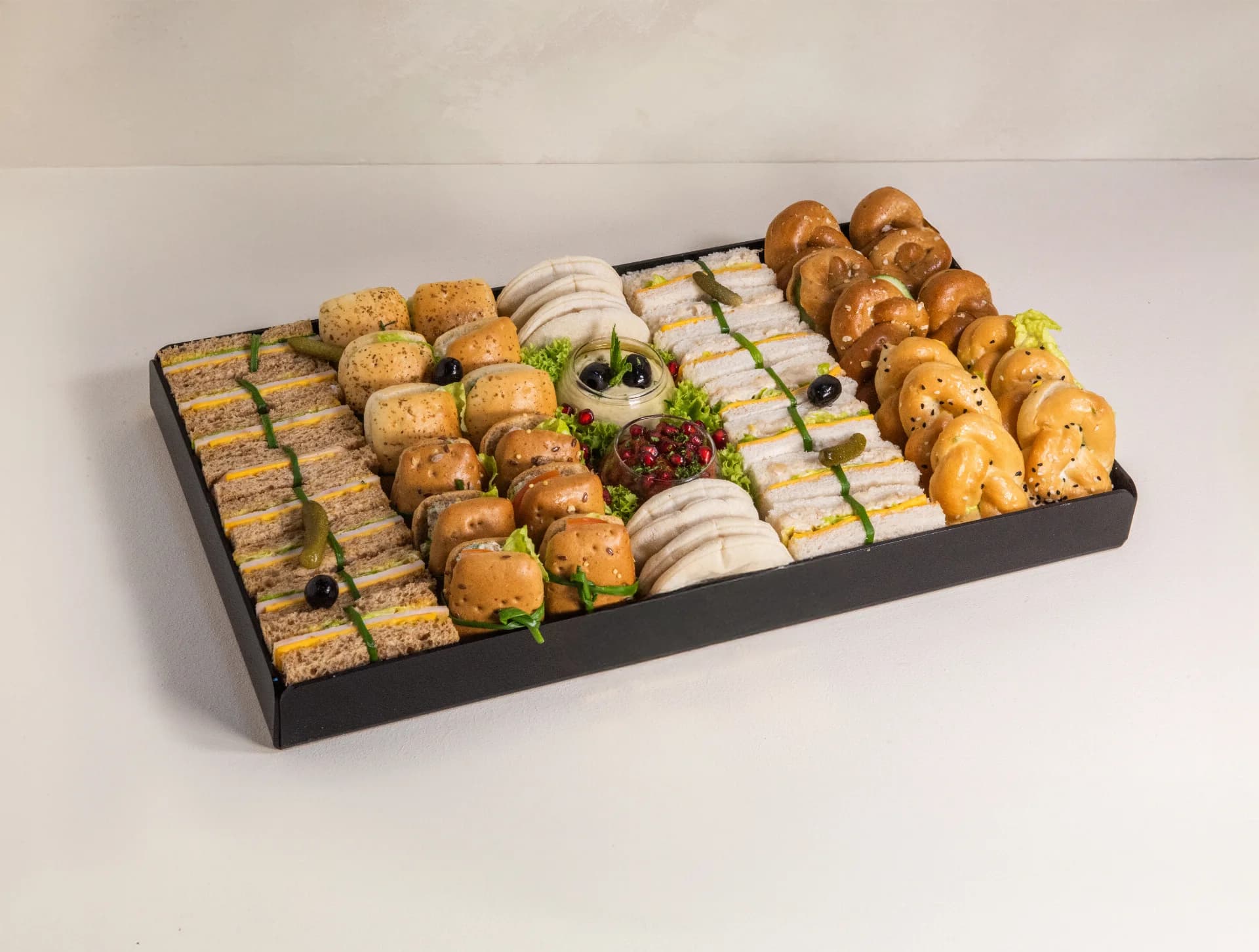 Special Sandwich Mix 40 Pcs in Acrylic Tray